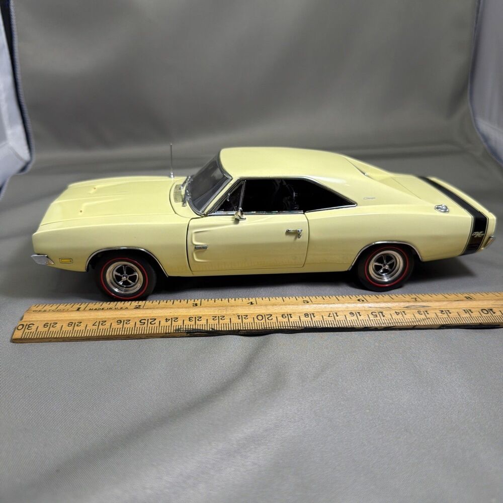 Danbury Mint 1:24 1969 Dodge Charger R/T Hemi-Flawless With Working Antenna